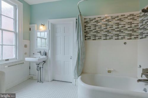 231 Orange St, Lancaster PA  17602-2914 exterior