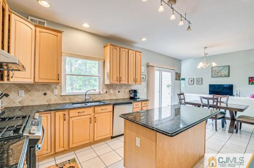 16 Sonia Ct, Edison NJ 08820-4443 exterior