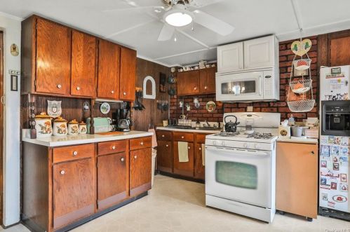 49 Delafield St, Poughkeepsie NY 12601-1708 exterior