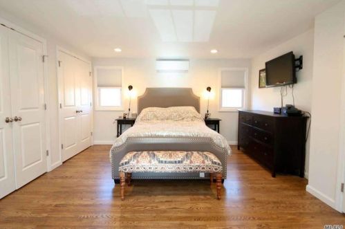 19 Livingston St, Huntington Station NY 11746-4026 exterior