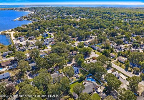 19 Glenwood Dr, Berkeley Township NJ 08721 exterior