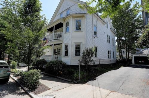 19 Exeter St, Providence, RI 02906-3622