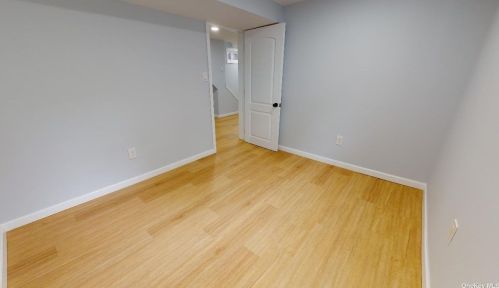 59 20 St, Huntington Station NY 11746-3202 exterior