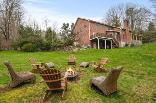 34 High St, Armonk NY 10504-1224 exterior