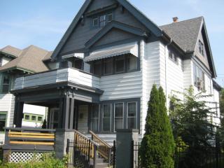 3306 Oakland Ave, Milwaukee WI  53211-3011 exterior