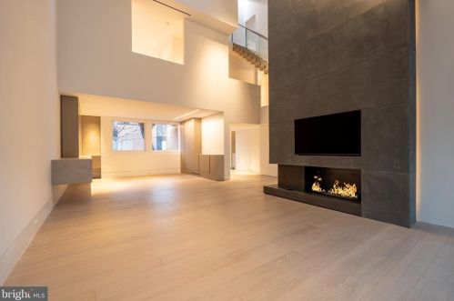 110 Delancey St, Philadelphia PA 19103-6409 exterior