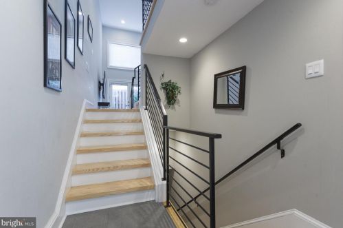 1026 Leithgow St, Philadelphia PA 19123-1421 exterior