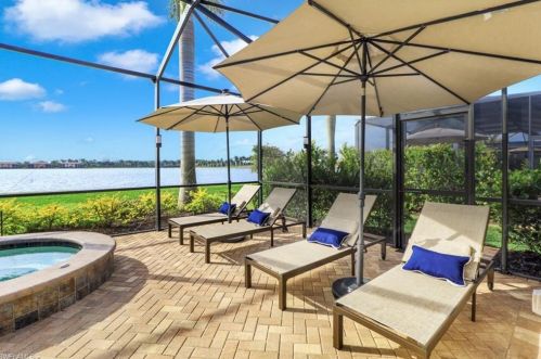 10066 Biscayne Bay Ln, Naples FL 34120-3732 exterior