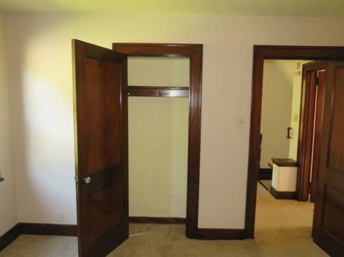 2634 Library Rd, Pittsburgh PA 15234-3107 exterior