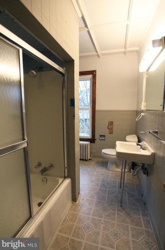 1027 Mifflin St, Huntingdon PA 16652-1435 exterior