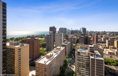 3150 Sheridan Rd, Chicago IL  60657-4811 exterior