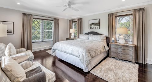 1469 Lilac Ln, Milwaukee WI  53217-2960 exterior