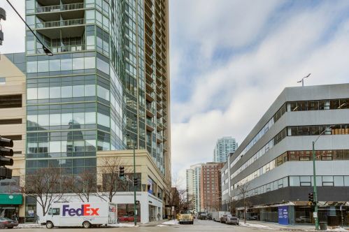 111 Maple St, Chicago IL 60610-5401 exterior