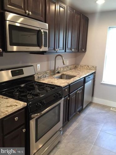 2627 Earp St, Philadelphia PA  19146-3824 exterior