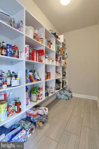 453 Delp Rd, Lancaster PA 17601-2915 exterior