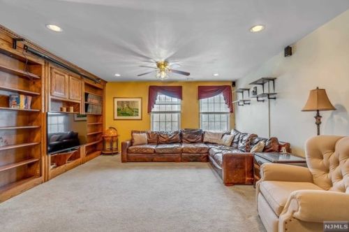 22 Amethyst Ln, Paterson NJ 07501-3364 exterior