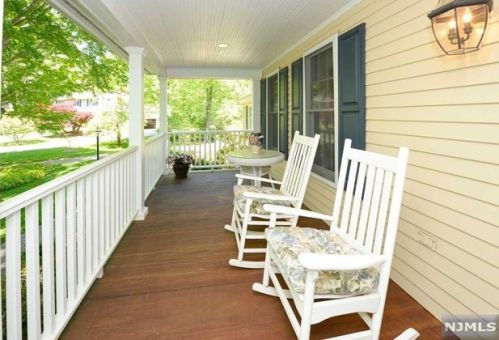 3 Byrne Dr, Mahwah, NJ 07430-2819