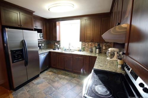 30 Hemlock Ter Ext, Deep River CT 06417-1606 exterior