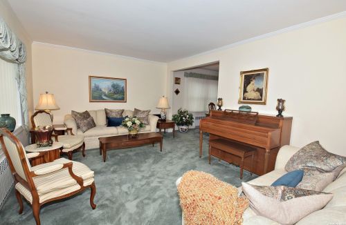 65 Law St, Valley Stream, NY 11580-1017