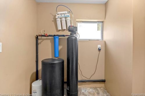 1787 Sashabaw Rd, Brandon MI  48462-9163 exterior