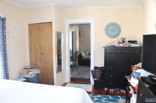 22 Forest Ave, Teaneck NJ 07666-5752 exterior