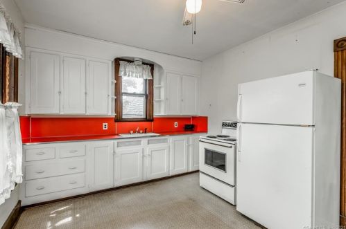 40 Bloomfield Ave, Windsor CT 06095-2303 exterior