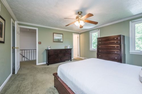 564 Sunset Dr, Pittsburgh PA  15228-2550 exterior