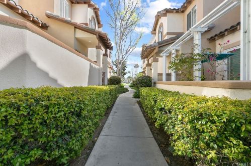 2416 Sunningdale Dr, Tustin, CA 92782-0922