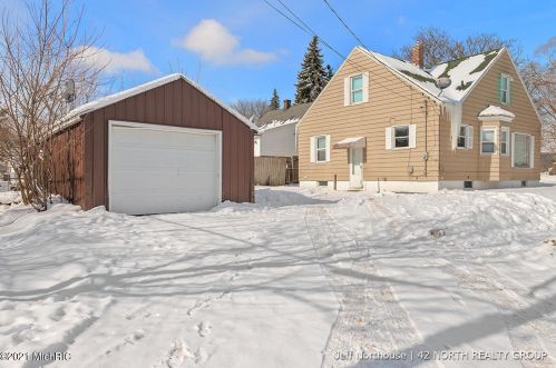 1342 Whiting St, Wyoming MI exterior