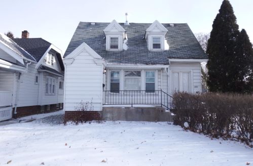 2902 39th St, Milwaukee, WI 53215-3524