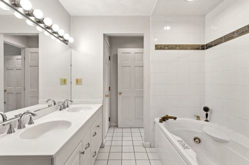 183 Appleton St, North Andover MA 01845-3119 exterior