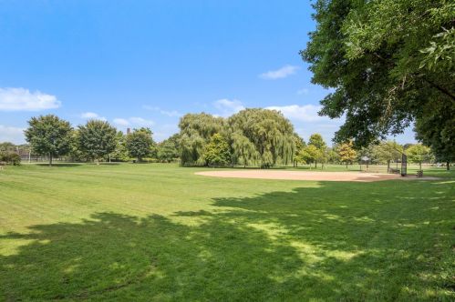 2246 Lawrence Ave, Chicago IL 60625-1929 exterior