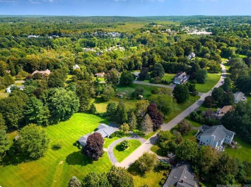 17 Ridgecrest Dr, Ridgefield CT 06877-2534 exterior