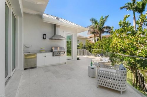 125 18 Ave, Naples FL 34120-0035 exterior