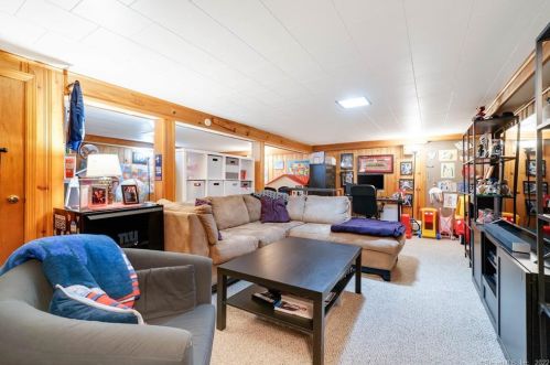 35 Harley Rd, Milford CT 06460-3725 exterior