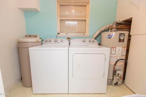 5231 Old Colony Rd, Kalamazoo MI 49008-3216 exterior