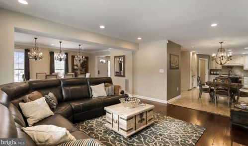 19840 Meredith Dr, Rockville MD 20855-2426 exterior