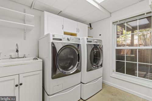 7433 Dunnington Pl, Alexandria VA  22315-5248 exterior