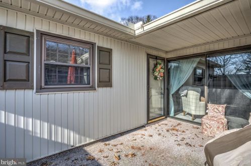 407 Valleybrook Dr, Lancaster PA 17601-4612 exterior