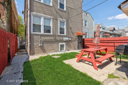 7029 Artesian Ave, Chicago IL 60629-1423 exterior