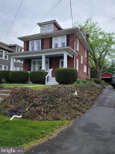 817 Lewis Rd, Limerick, PA 19468-4362