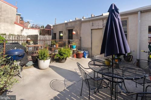 205 Carpenter St, Philadelphia PA 19146-2516 exterior