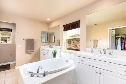 291 Monument Dr, Perris CA 92570-9063 exterior