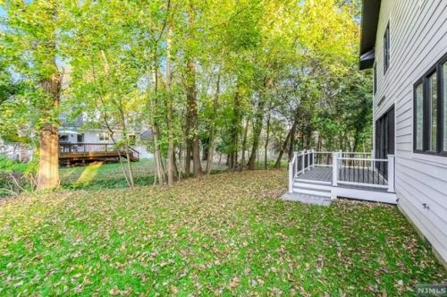 22 Lois Ave, Demarest NJ  07627-2220 exterior