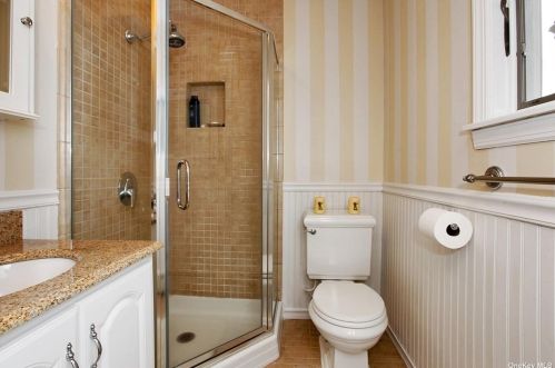 741 Park Ct, Valley Stream NY 11581-3507 exterior