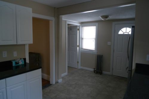 202 Dunmoreland St, Springfield MA 01109-3219 exterior