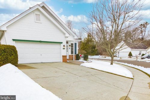 84 Warwick Way, Southampton NJ 08088-1122 exterior