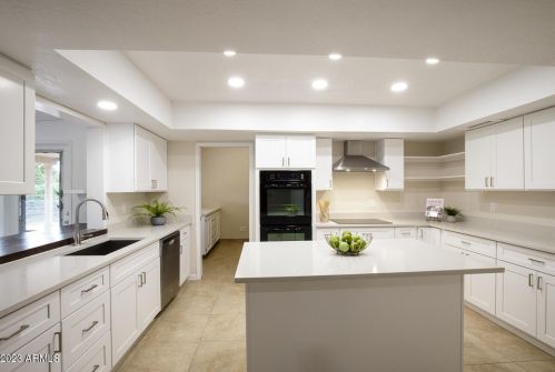 10625 25th St, Phoenix, AZ 85028-2502