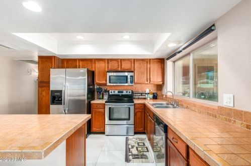 15614 29 Ave, Phoenix AZ 85053-4056 exterior