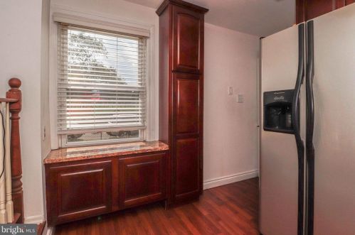 301 Hollywood Dr, Trenton NJ 08609-1805 exterior